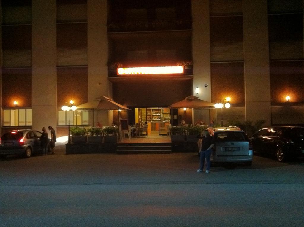Albergo Cristallo Cittiglio Exterior foto